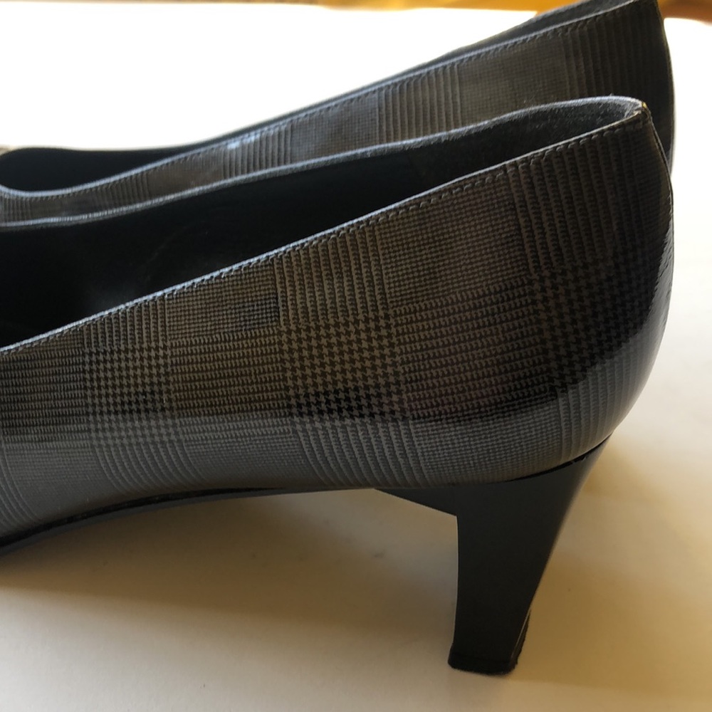 Stuart Weizmann Pumps - image 3